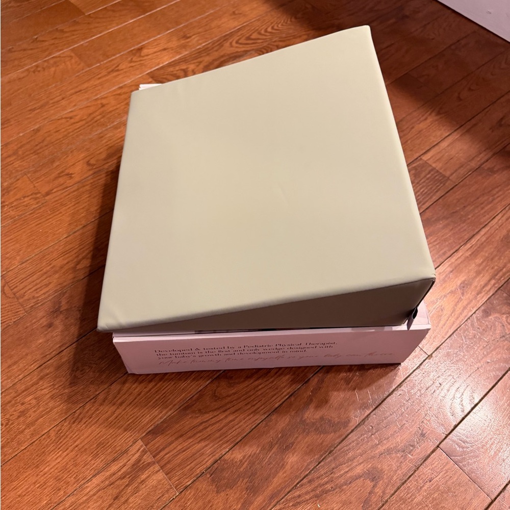 Kids Foam Wedge Cushion – Light Sage